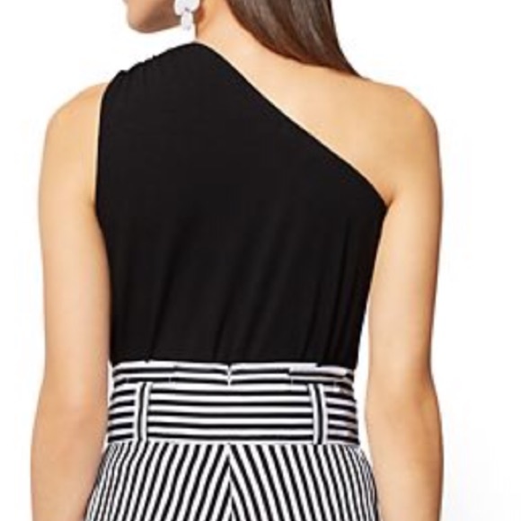 ❗️NEW❗️ Black one shoulder bodysuit - Picture 2 of 4